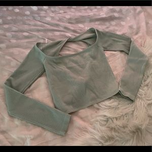 3/$15 NWT Twist Back Top